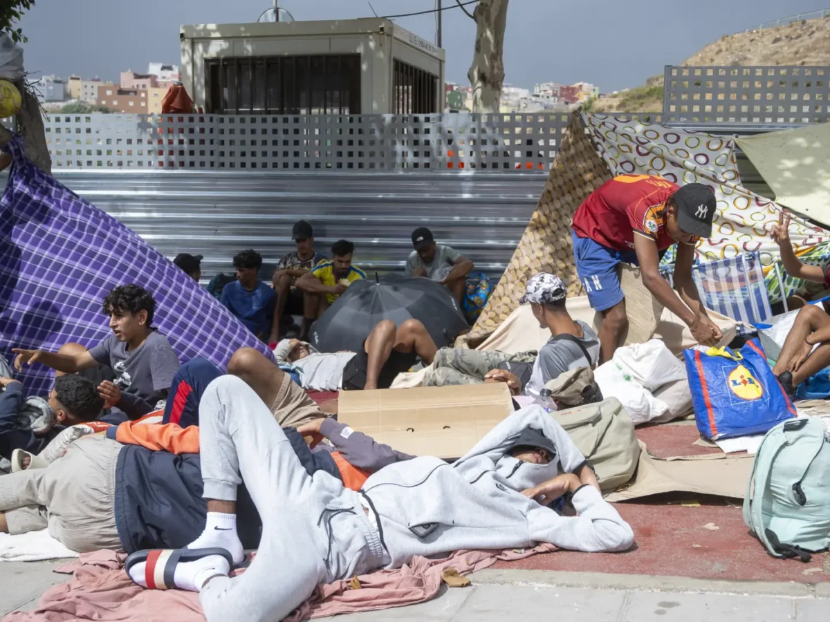 Ceuta, un mes después: 5.000 migrantes en las calles y el malestar que no cesa