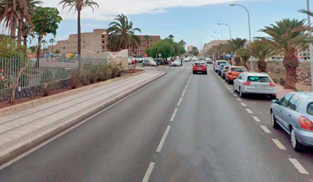 Una niña de 2 años y cuatro adultos heridos en un choque nocturno en Arona