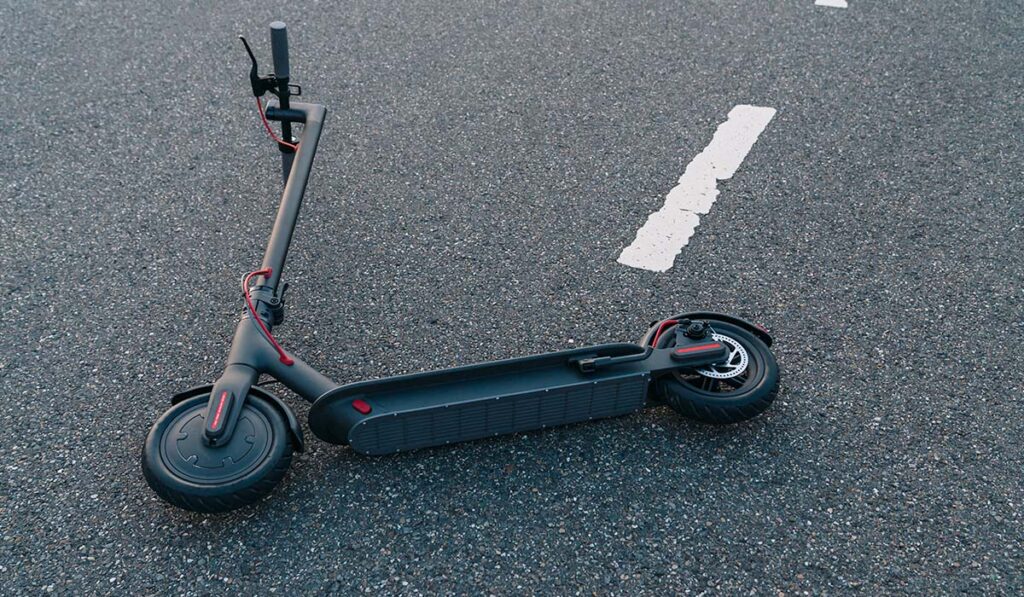 Un menor herido al chocar su patinete con un coche en Adeje: así fue el accidente