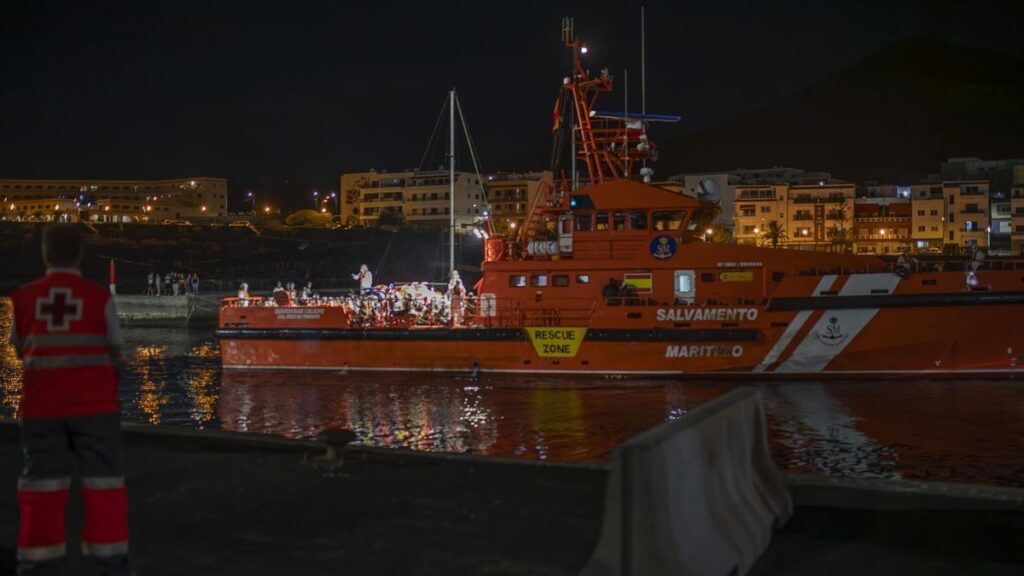 107 migrantes rescatados de un cayuco a las puertas de El Hierro: ¿qué pasará con ellos ahora?