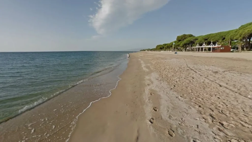 Turista británico muere ahogado al saltar de un ferry en Tarragona para llegar a un chiringuito