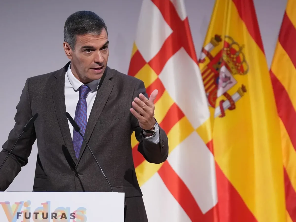 Sánchez exige priorizar la vivienda para vivir sobre el alquiler turístico: ¿qué cambia en Canarias?
