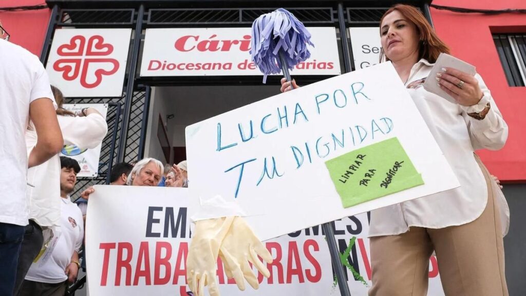 "No somos invisibles": las cuidadoras de Canarias paran el 19-S para exigir derechos en la reforma de la Dependencia