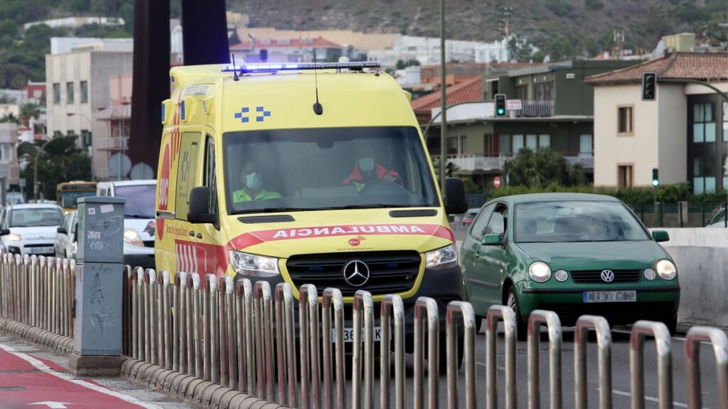Sanidad frena las subidas salariales del transporte sanitario en Canarias: «Es una contradicción escandalosa»