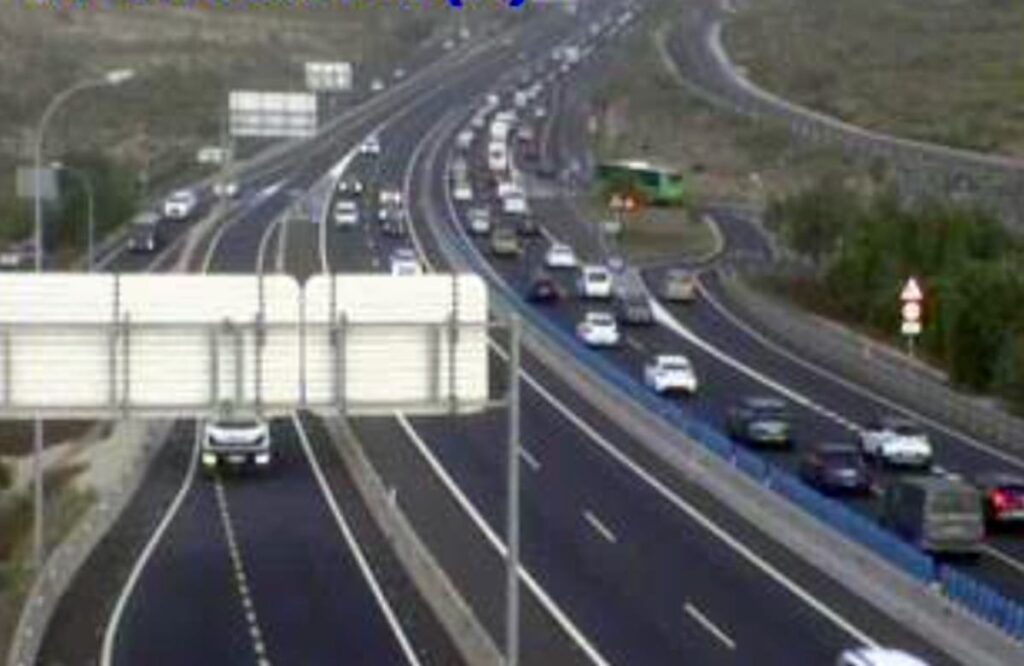 Tres accidentes en menos de una hora colapsan las autopistas de Tenerife: dónde y cómo evitar retrasos