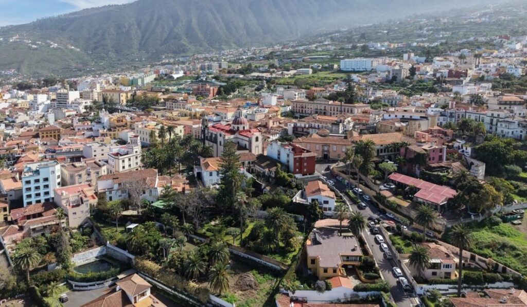 Canarias desafía la tendencia: ¿por qué sube la compra de viviendas mientras España cae un 5,1%?