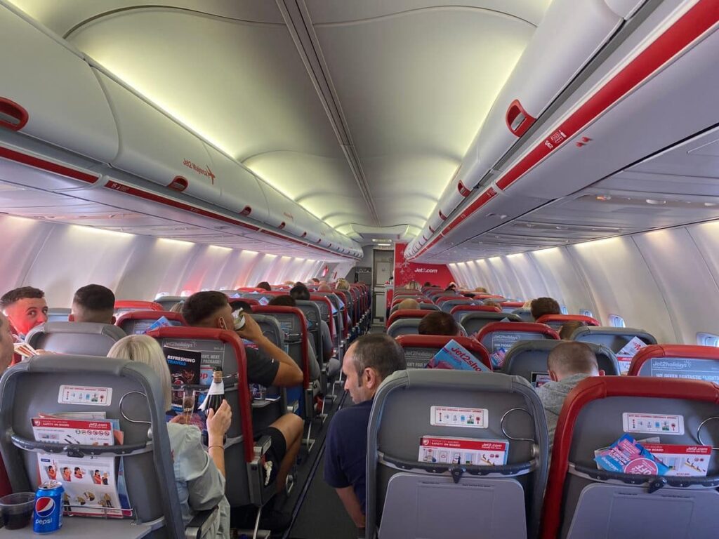 Dos horas de angustia en Tenerife Sur: un aviso de bomba paraliza un vuelo a Londres