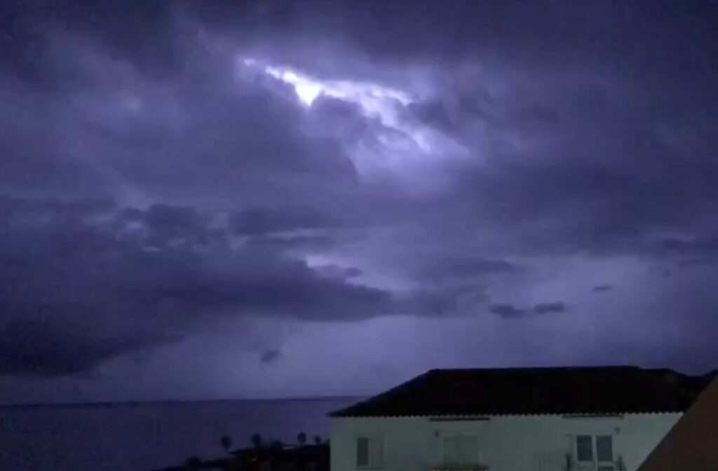 Alerta en Canarias: tormentas, viento fuerte y calima este viernes con hasta 32 grados