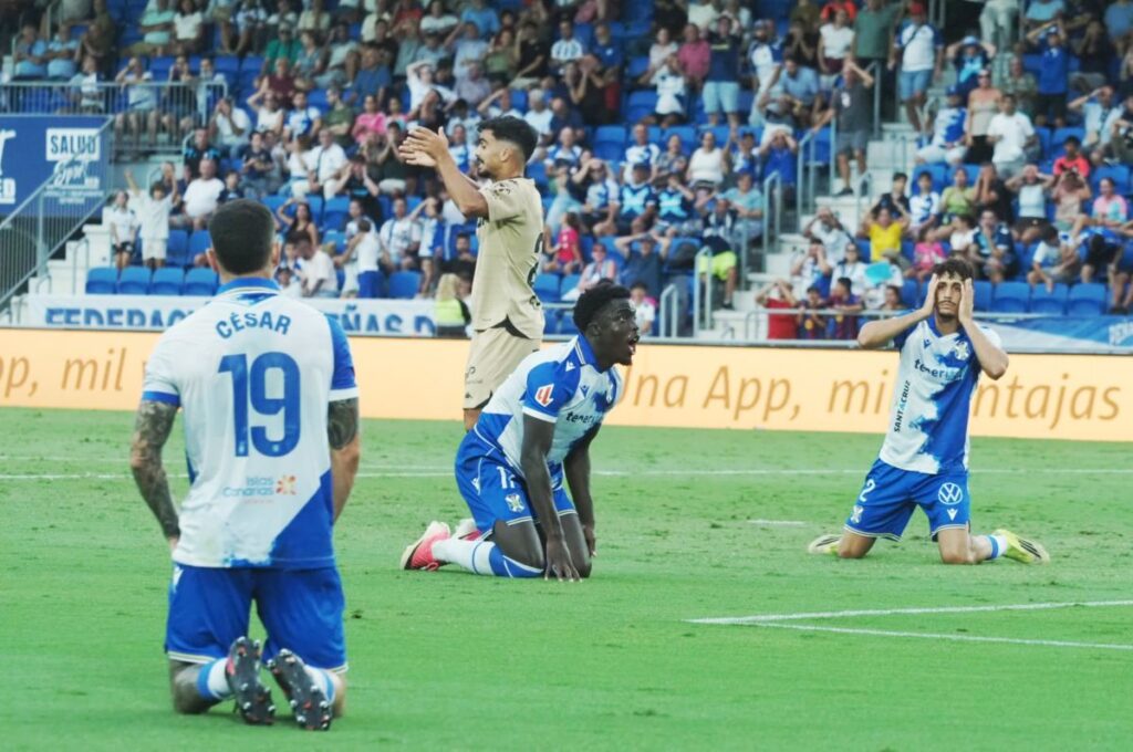 El CD Tenerife pierde dos puntos clave en casa: así se esfumó el 1-1 ante el Cádiz