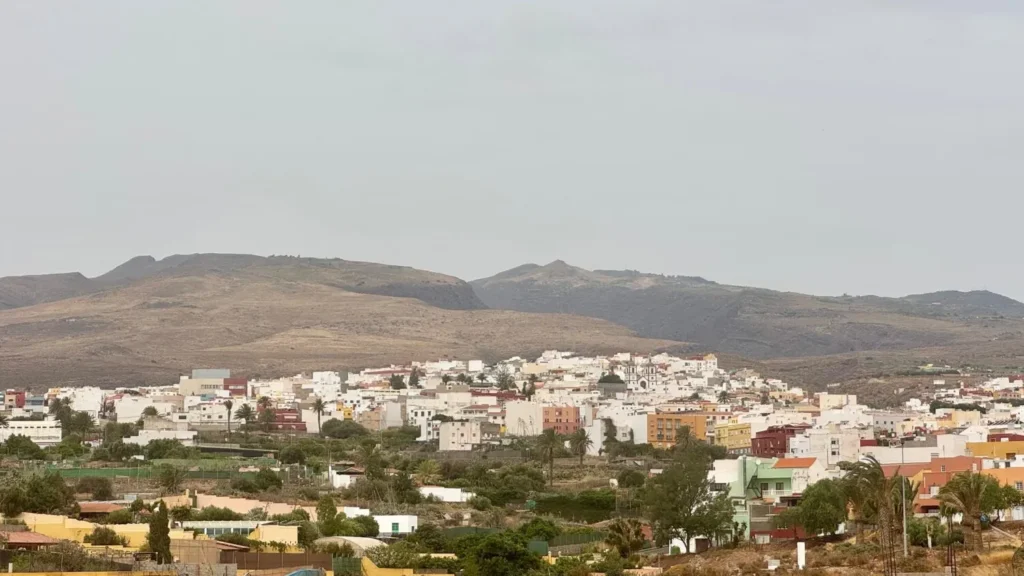 Canarias roza los 38 grados y se prepara para un fin de semana de tormentas y calima