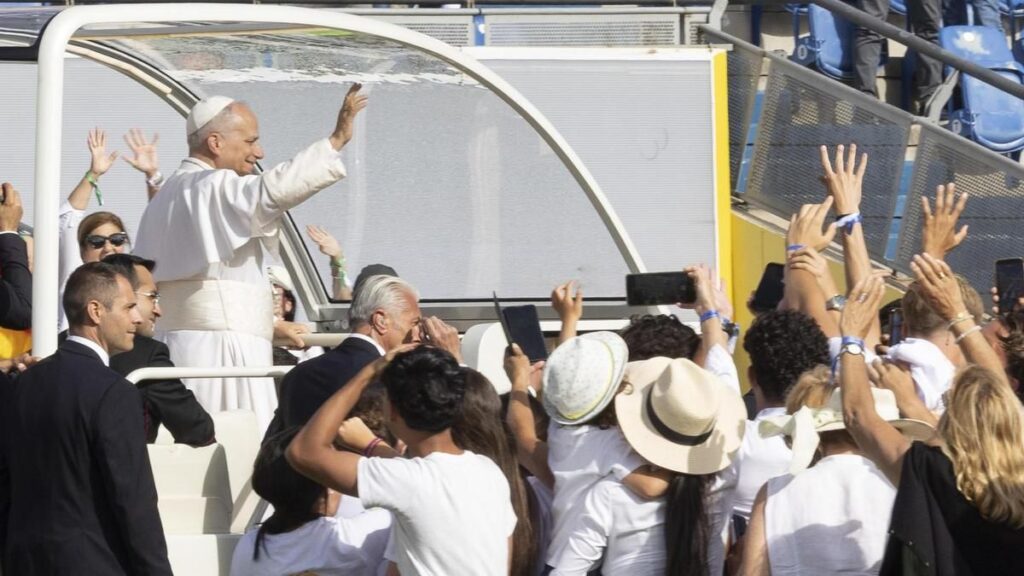Interior premia con una condecoración a los 13.000 agentes que protegieron al papa en Canarias