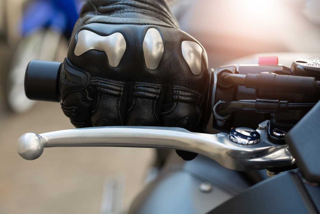 Choque frontal en Puerto de Santiago: un motorista, hospitalizado con traumatismos