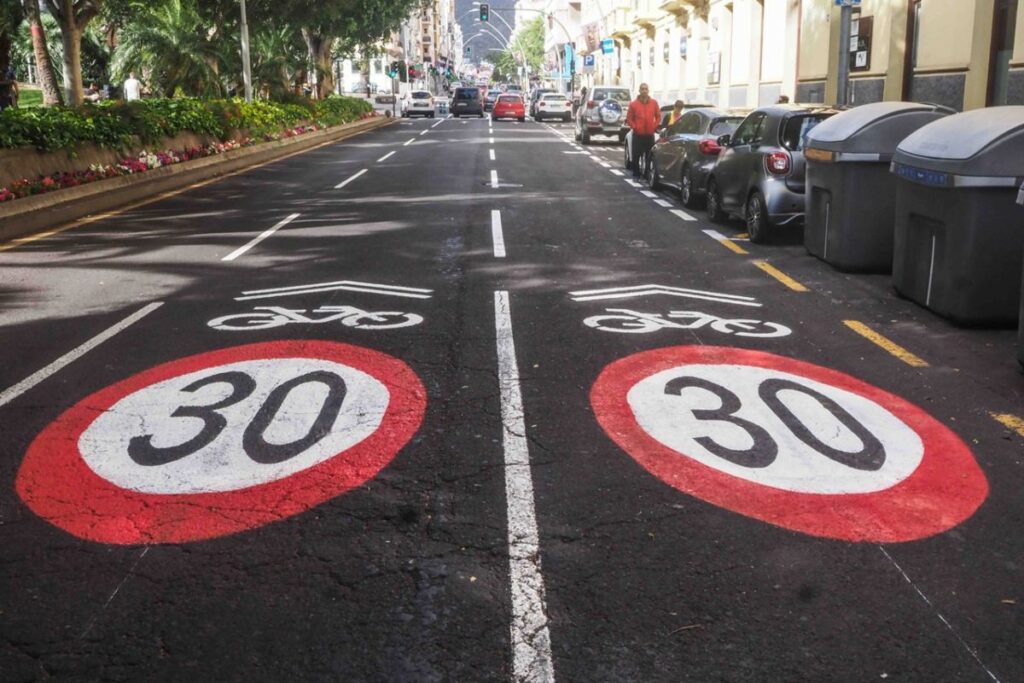 200 euros de multa y nuevas normas desde octubre: así te afecta el cambio de la DGT