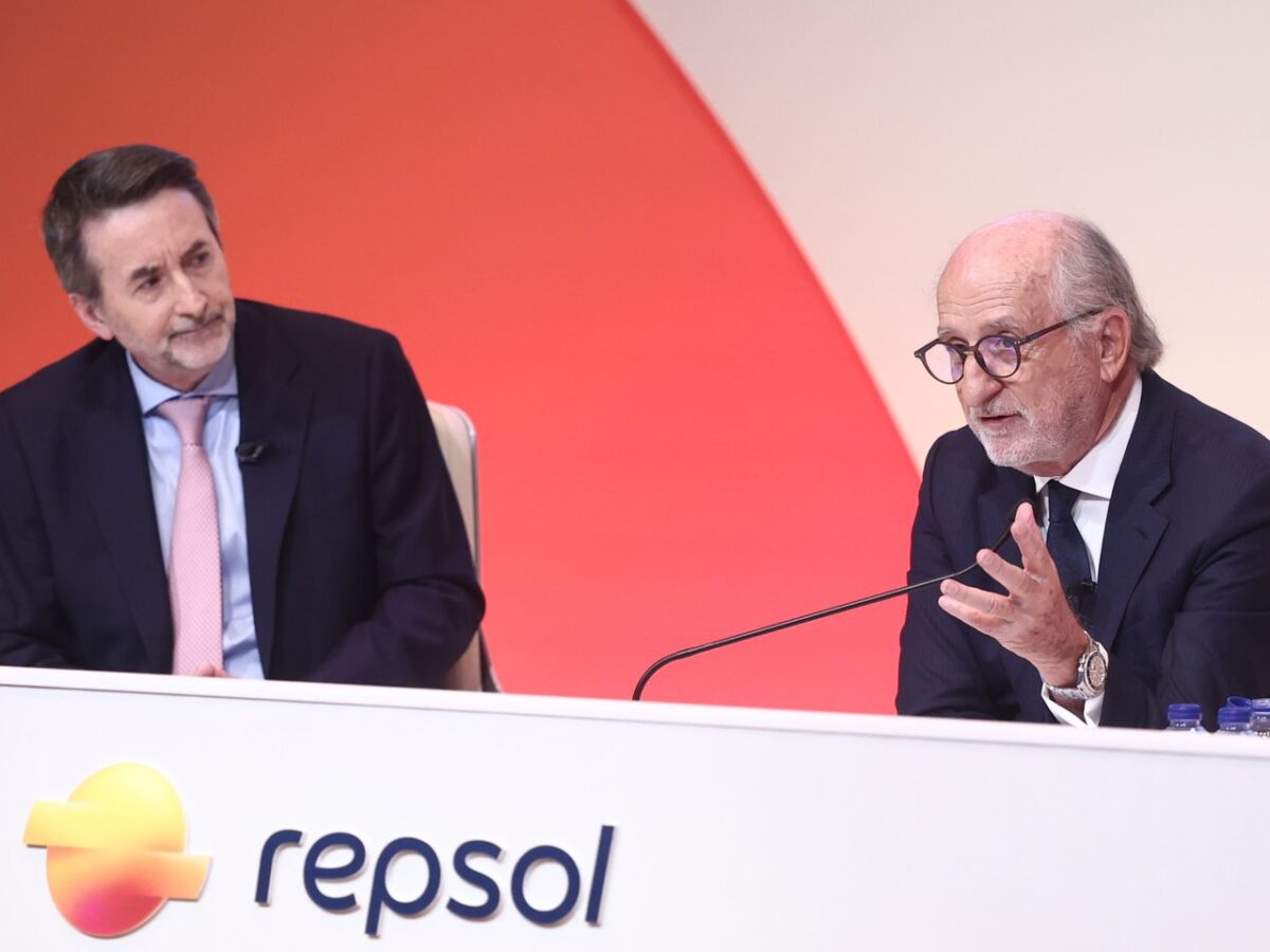 Repsol bate récord con 5.006 millones de beneficio y acelera el pago a sus accionistas