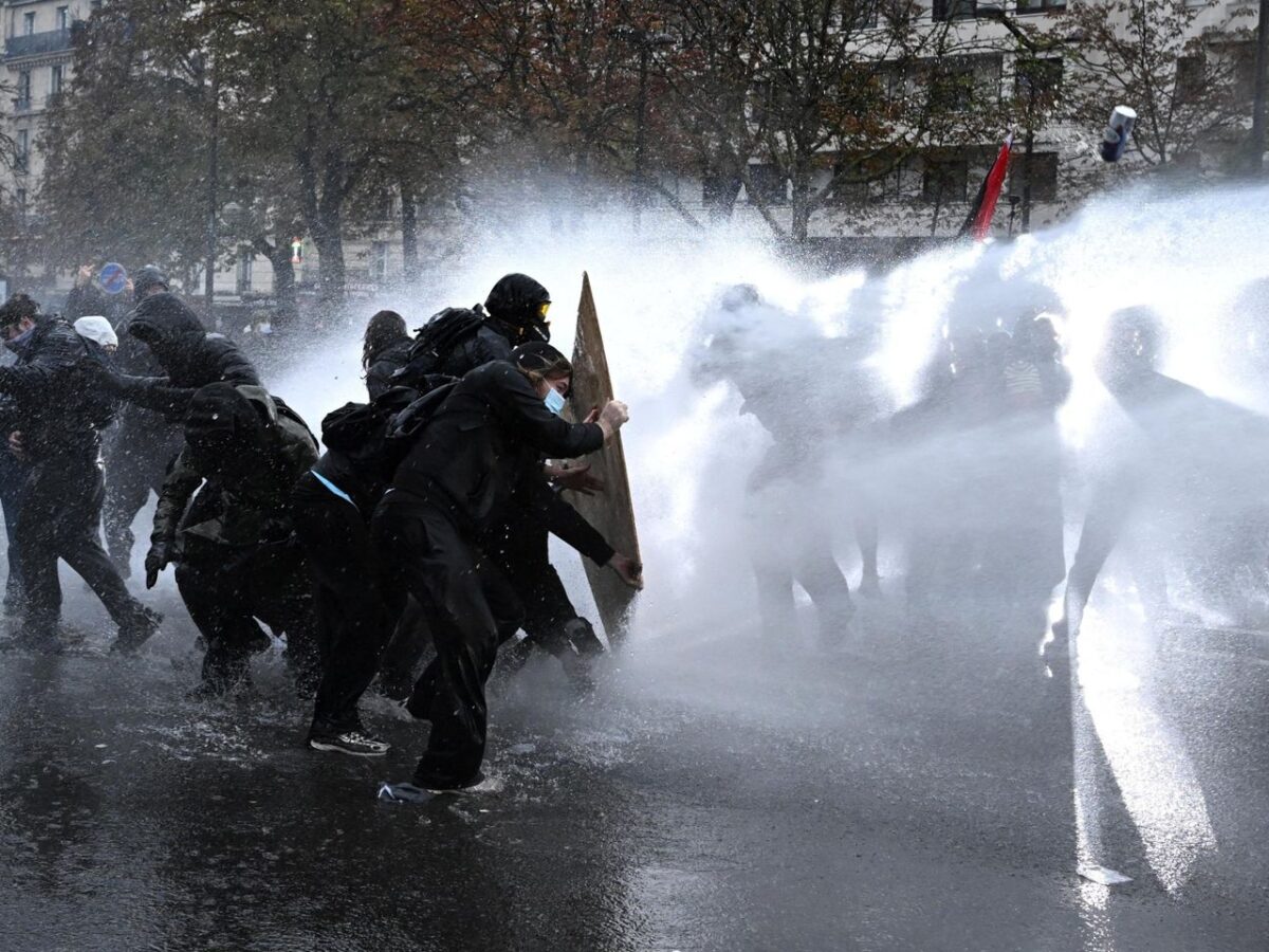 Francia despliega 70.000 agentes para frenar la violencia en protestas masivas este sábado