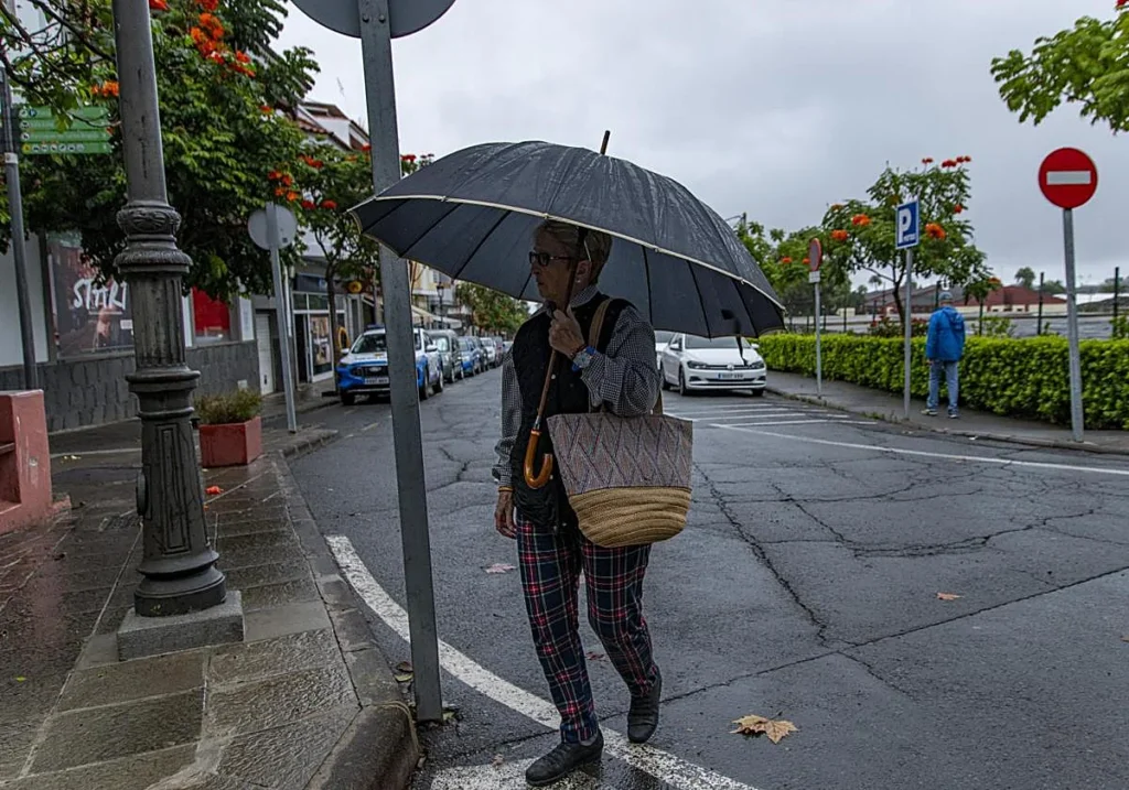Canarias amanece con calima y se prepara para lluvias persistentes: el domingo llega el cambio brusco