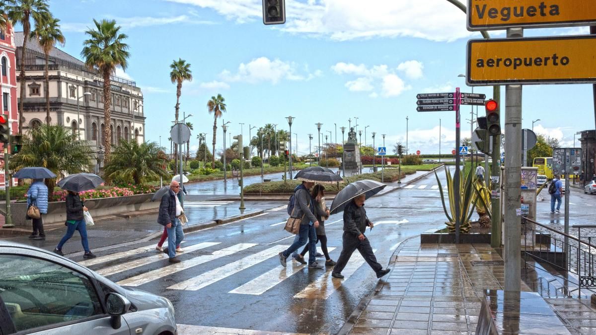 Canarias amanece con chubascos: las zonas que más agua recibirán este jueves