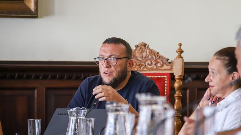 Santa Cruz de La Palma incumple su promesa: carteles con IA en lugar de diseñadores locales
