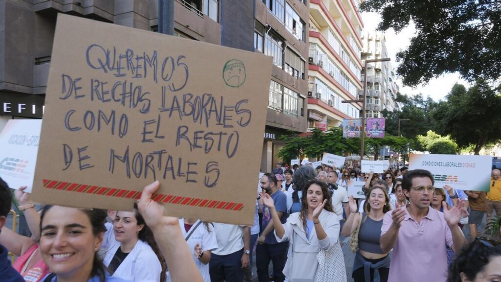 ¿Cuánto cobrarán los médicos canarios por guardia? El SCS reduce la jornada a 10 horas