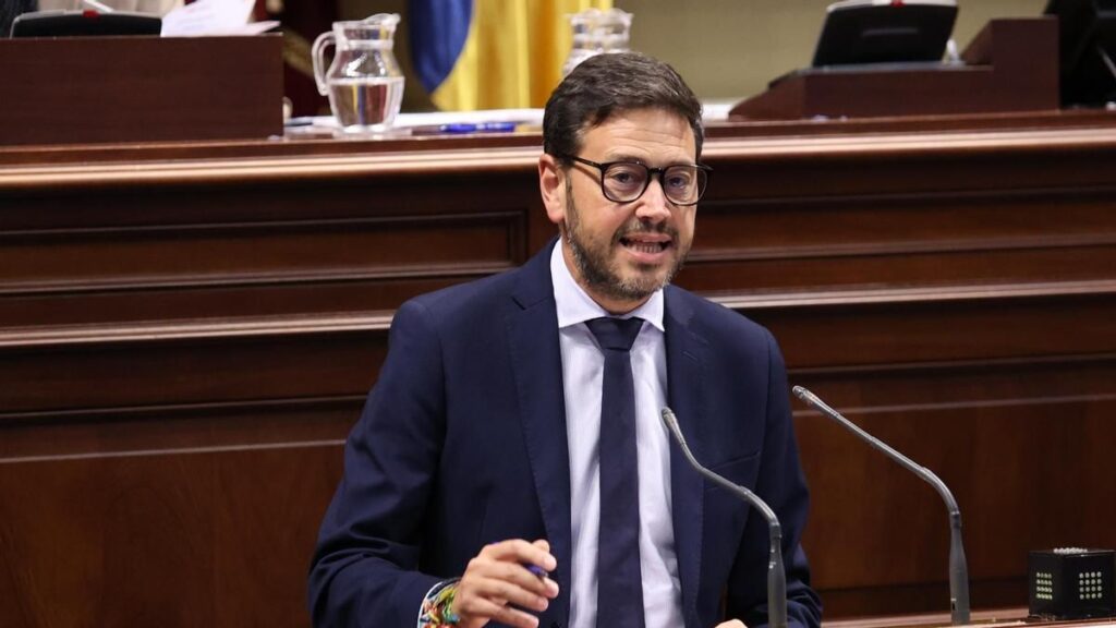 Canarias aprueba por unanimidad que Sanidad pague el traslado de fallecidos entre islas