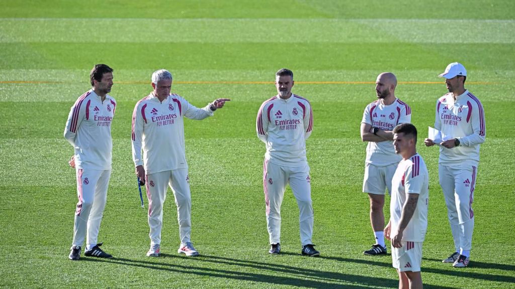 Mourinho carga contra Liga y televisiones: «Nos regalan tres partidos en siete días»