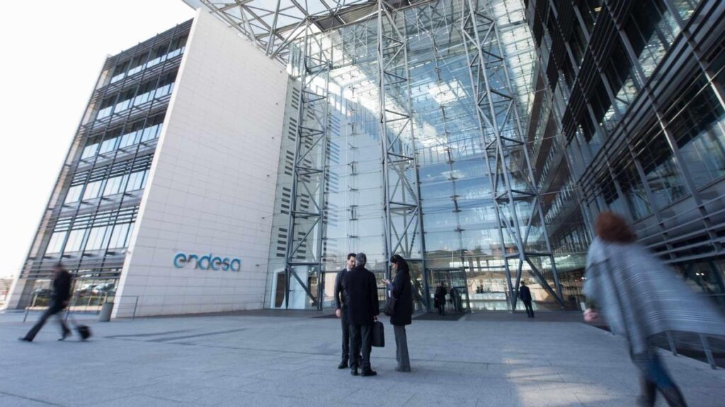 Endesa gana un 15% más hasta septiembre y acelera su inversión en redes eléctricas