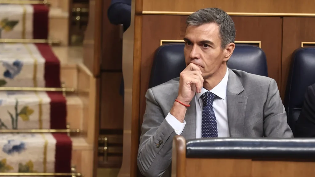 Sánchez en jaque: ¿elecciones ya o resistir? El PSOE se divide tras el fracaso de la vivienda