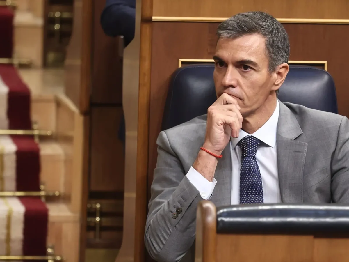 Sánchez en jaque: ¿elecciones ya o resistir? El PSOE se divide tras el fracaso de la vivienda