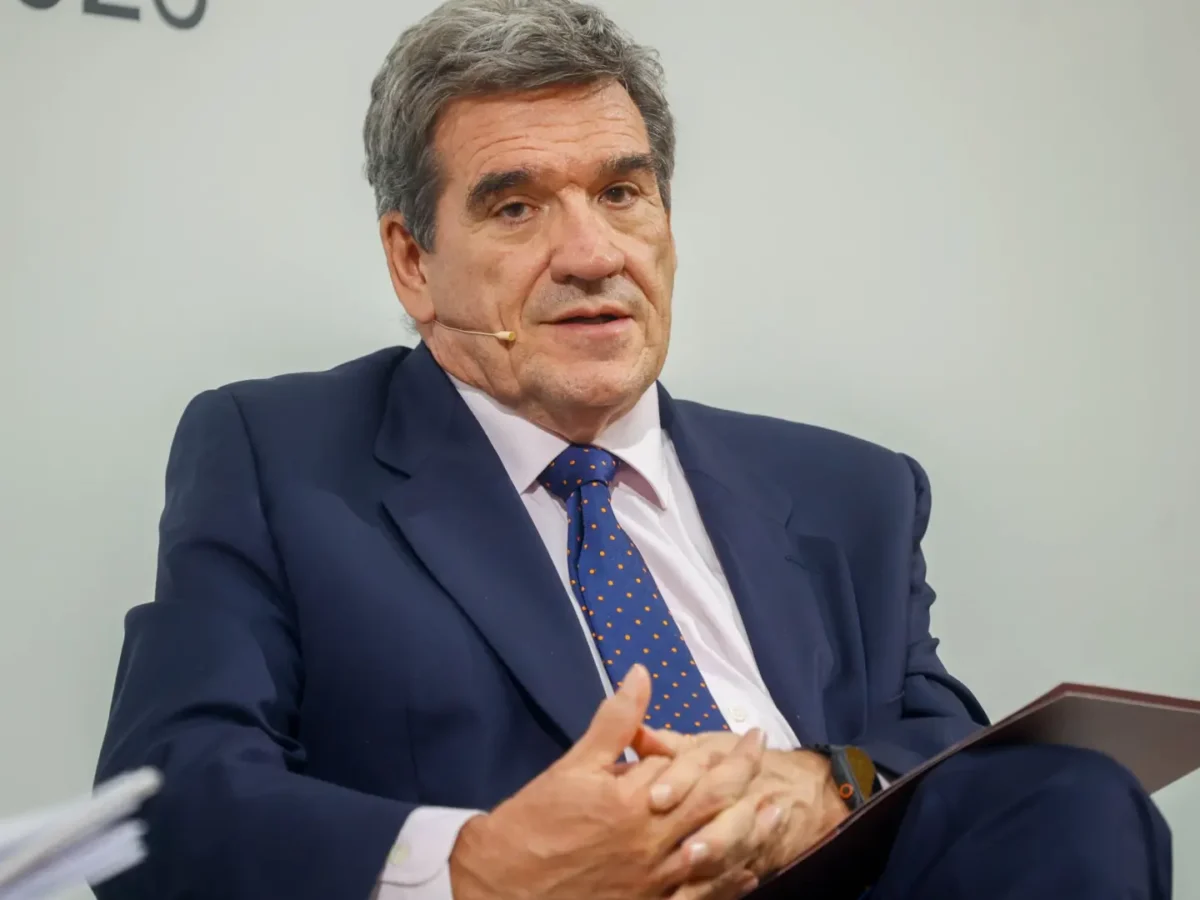Escrivá exige educación financiera en los colegios: "Cuanto antes, mejor" para el bolsillo de las familias