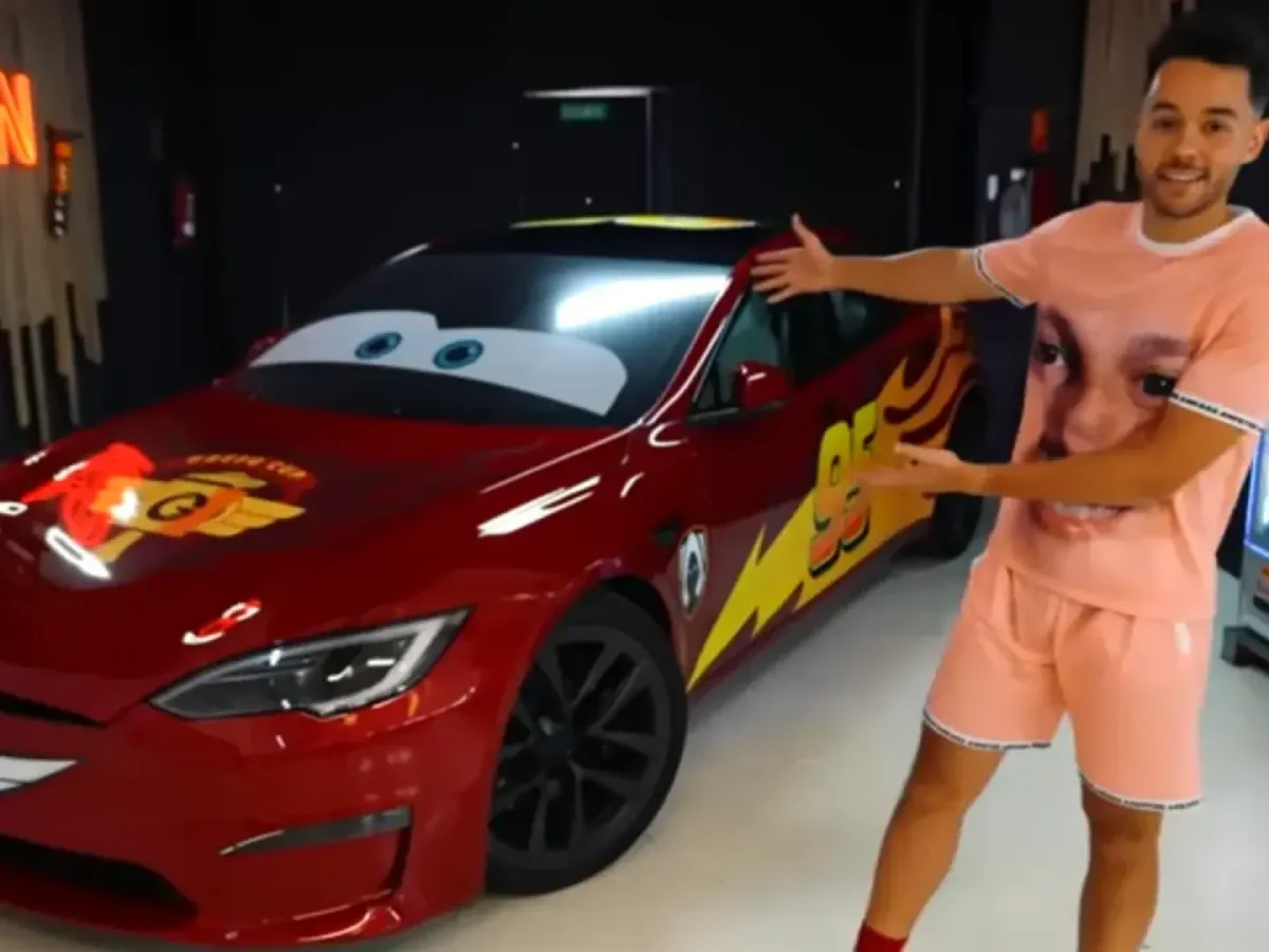 TheGrefg paga 750.000 euros por rifar su Tesla: ¿por qué Consumo le multó?