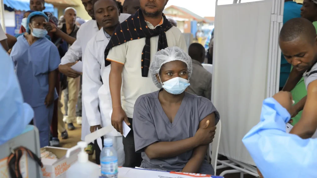 Ébola en África: tres países confirman casos mientras los muertos superan los 4.600