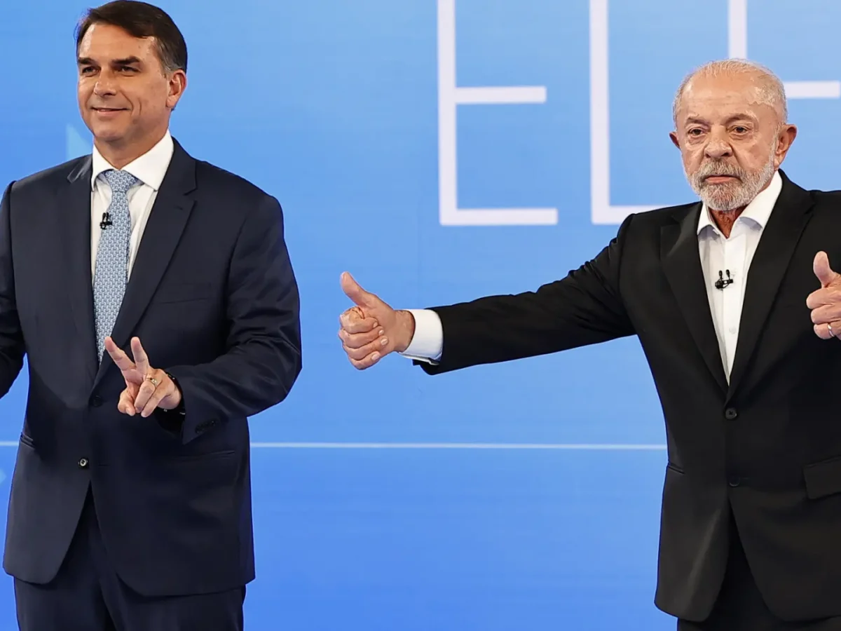 Lula y Bolsonaro chocan en el último debate: del papel higiénico a los nueve dedos en 10 momentos clave