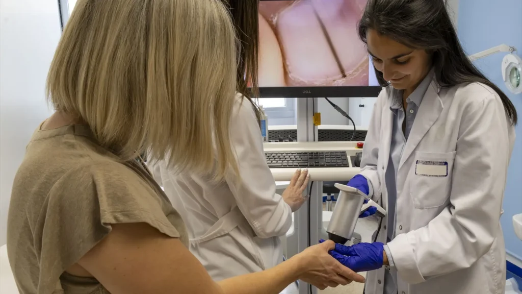 Vacuna personalizada contra el melanoma reduce un 42% el riesgo de recaída: así funciona el avance que puede cambiar el tratamiento del cáncer