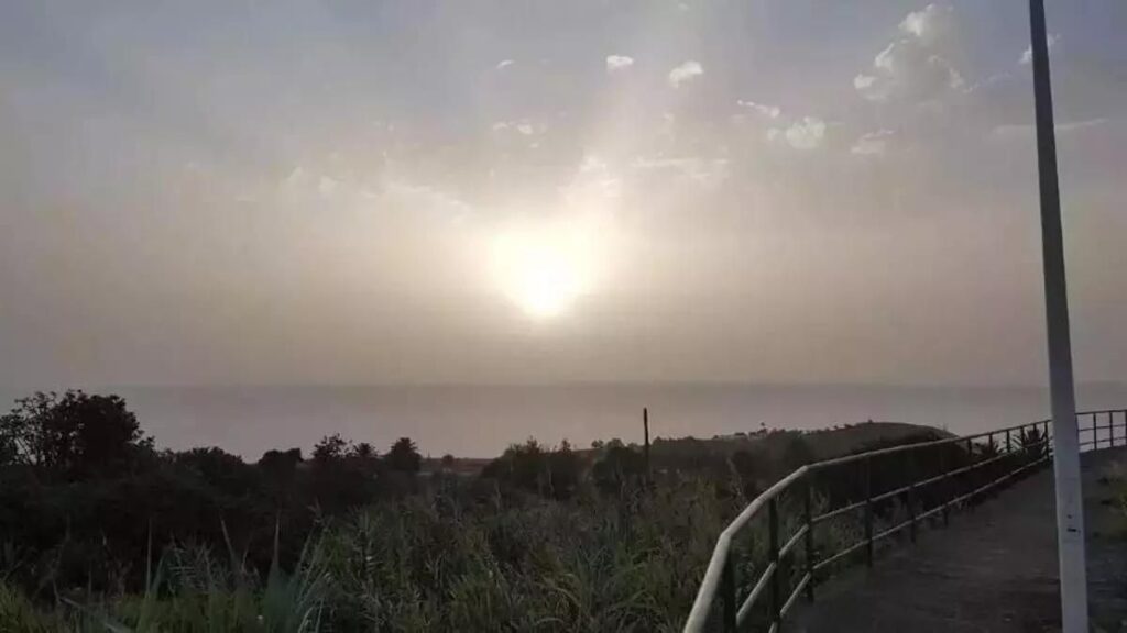 Canarias activa la prealerta por calima: el aire ya supera los 100 µg/m³ en La Palma y Tenerife