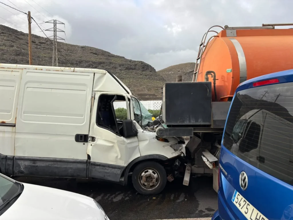 Dos accidentes en Gran Canaria dejan un muerto y colapsan los accesos a Las Palmas en hora punta