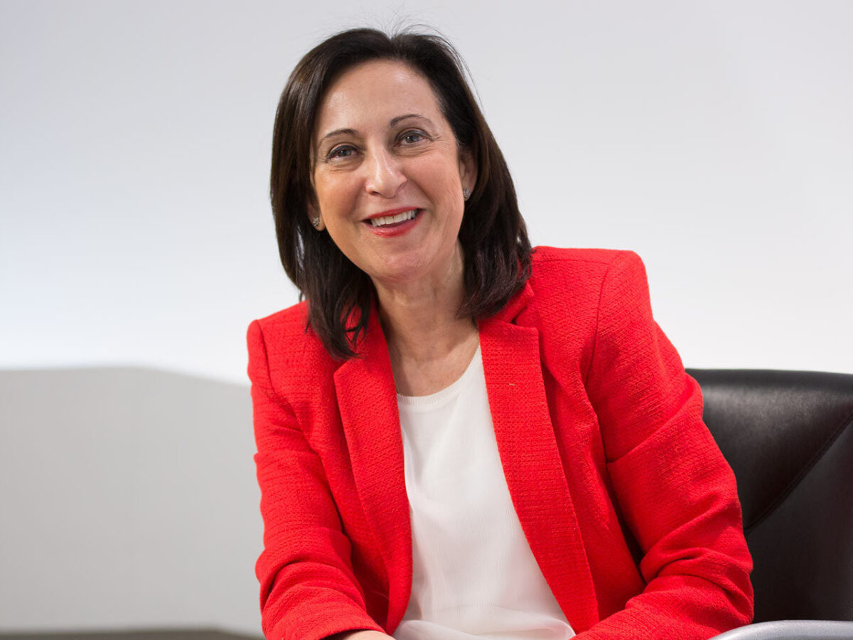 Margarita Robles, la ministra que Sánchez coloca a su lado en Madrid: ¿clave para ganar?