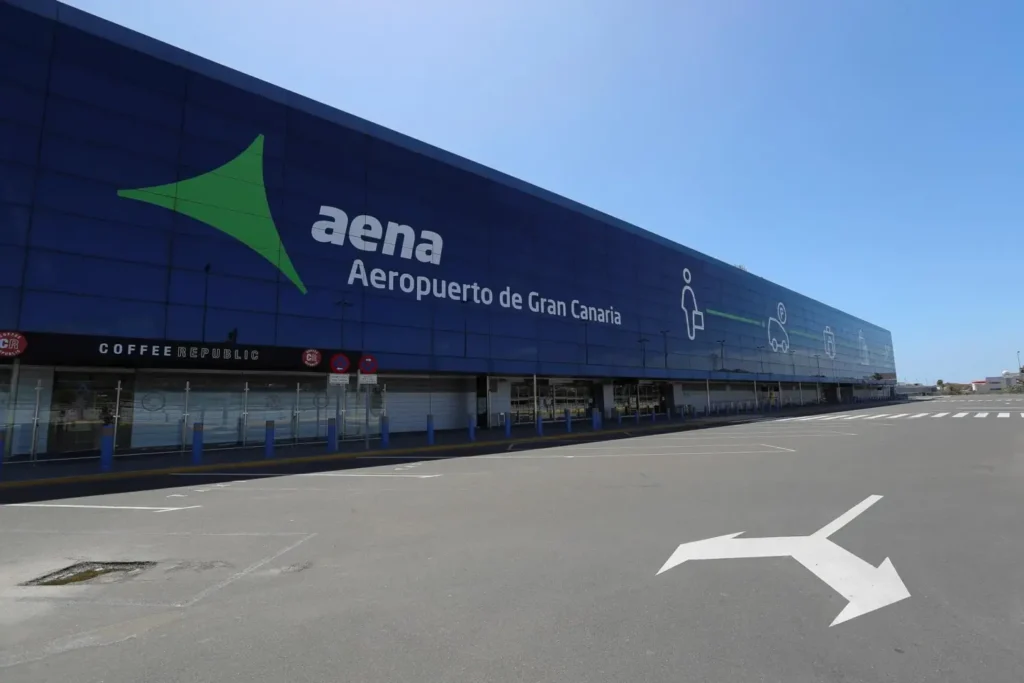 Amenaza de bomba en un vuelo Barcelona-Gran Canaria: el avión de Vueling aterrizó y fue aislado en la pista