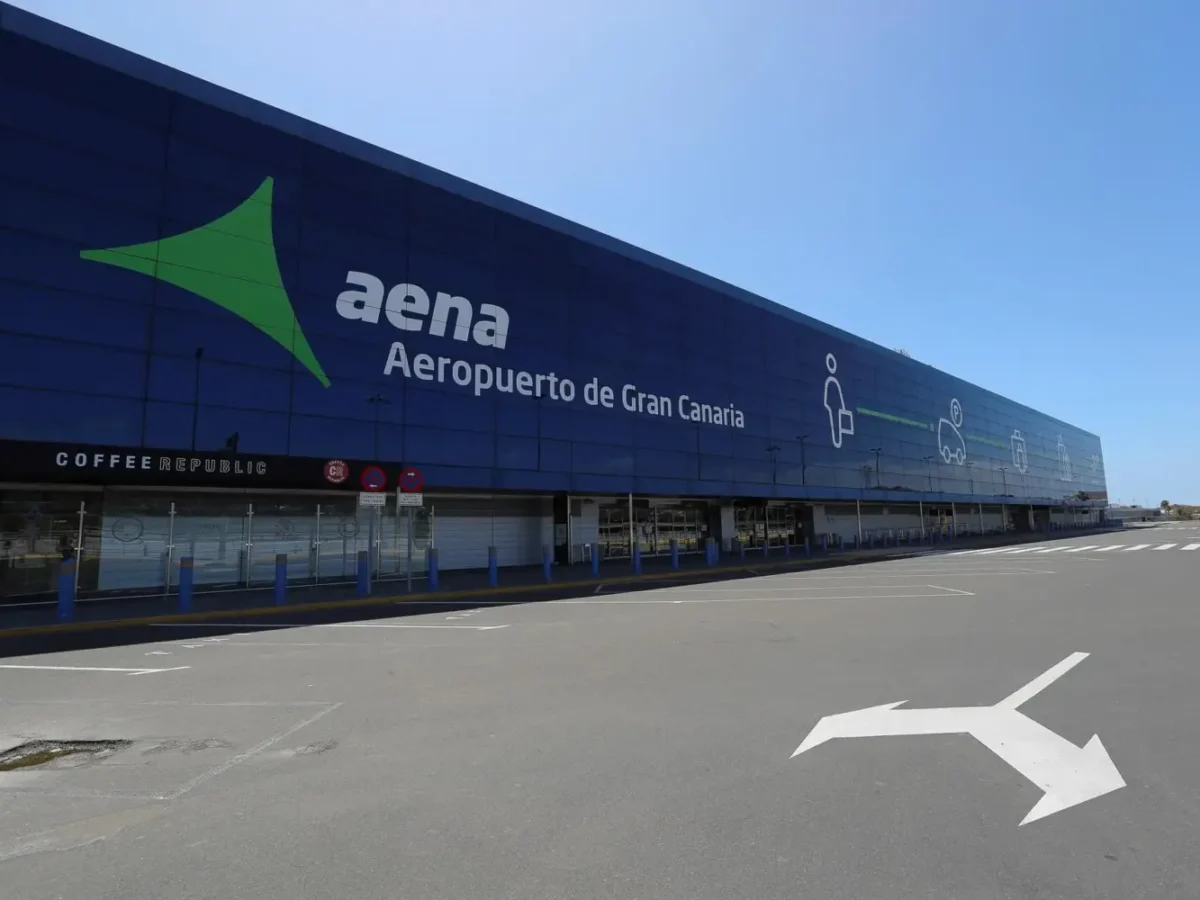 Amenaza de bomba en un vuelo Barcelona-Gran Canaria: el avión de Vueling aterrizó y fue aislado en la pista