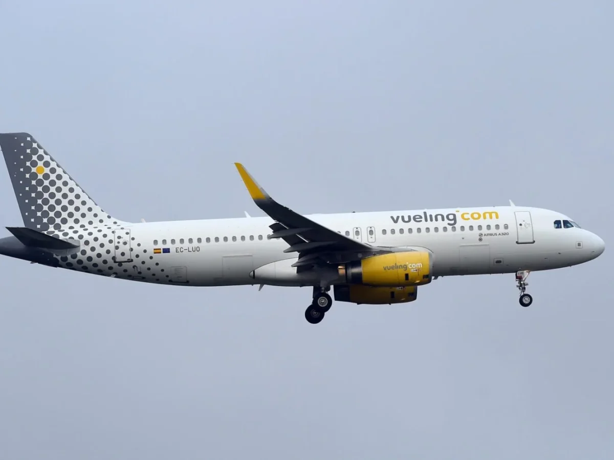 Vueling aterriza en Tenerife Norte sin tren de aterrizaje y activa el plan de emergencia
