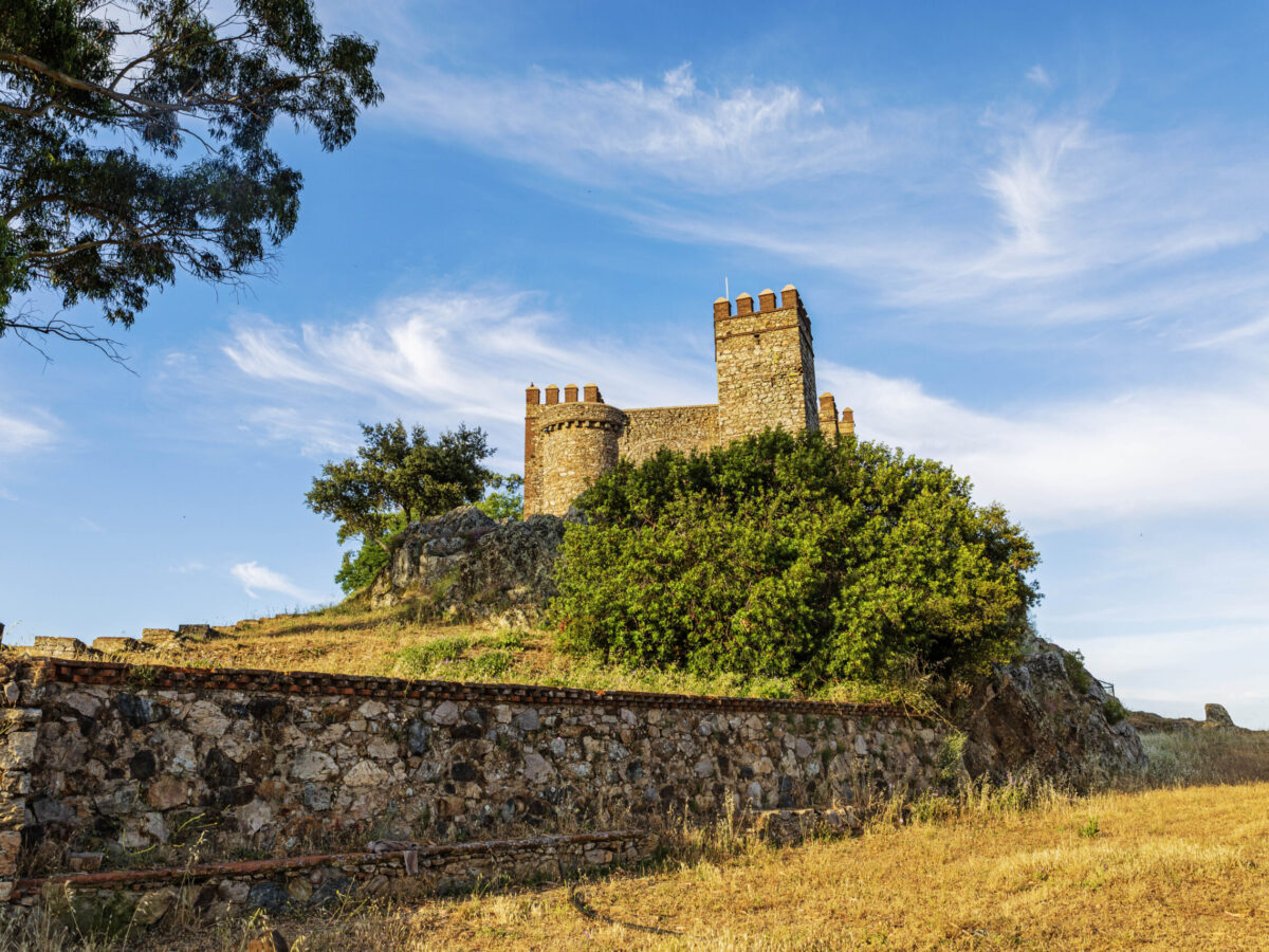 El castillo de Huelva que esconde un tesoro megalítico de 4.000 años en su interior