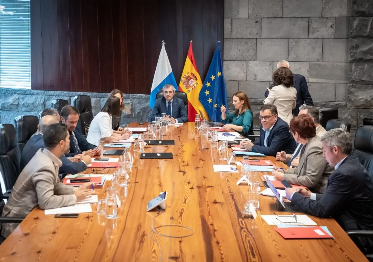 Canarias aprueba sus presupuestos para 2027: 13.209 millones, un 5,7 % más para sanidad y educación
