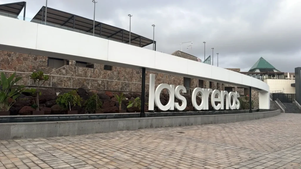 Tres encapuchados asaltan una joyería en Las Arenas: así fue el atraco con extintores y vitrinas rotas