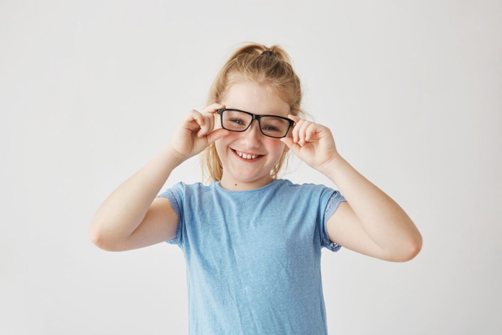 100 euros para gafas: hasta cuándo y cómo renovar la ayuda que ya usan 325.000 niños
