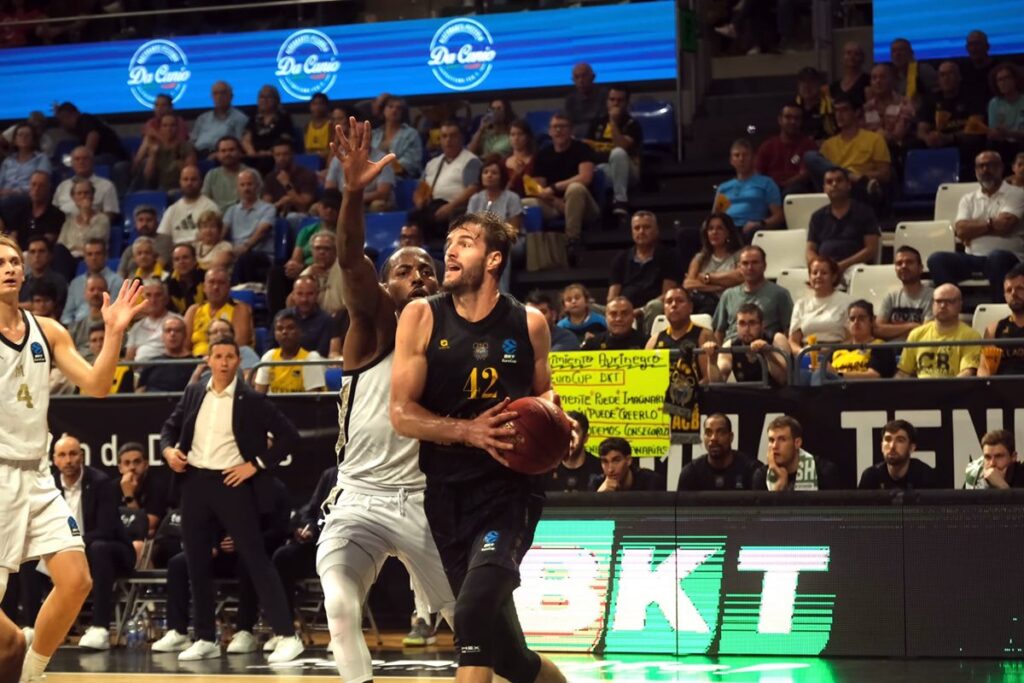La Laguna Tenerife aplasta al Maxima Roma con un 96-71 y Fitipaldo brilla en ambos lados de la cancha