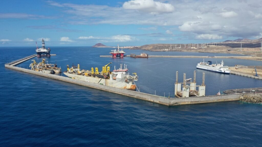 Cuatro constructoras compiten por el muelle de Granadilla: 49 millones y 543 metros en juego