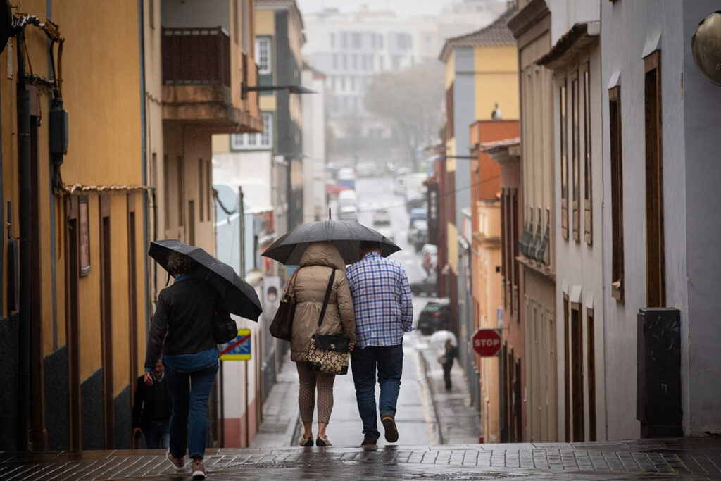 Canarias amanece con lluvia: dónde caerán los chubascos este jueves y a qué hora