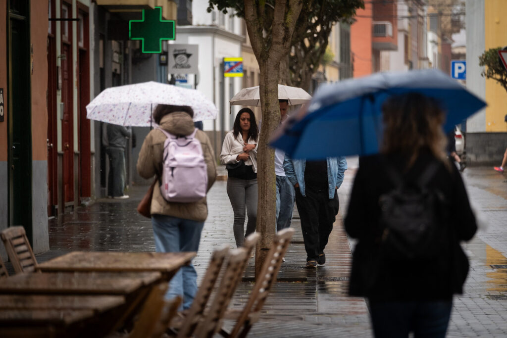 Canarias amanece con lluvias: dónde serán persistentes y cuánto bajarán las temperaturas