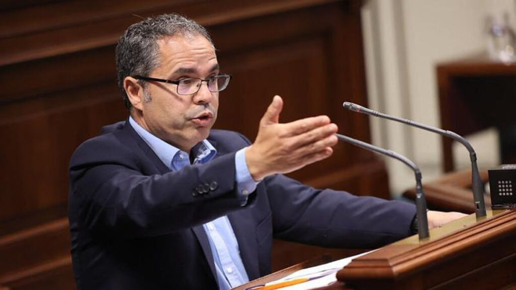 PSOE acusa al consejero de Vivienda de Canarias de incumplir su promesa a 10.000 familias