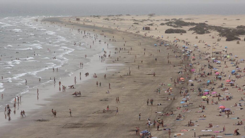 Rescatan a un hombre de 75 años en estado grave tras ahogarse en Playa del Inglés