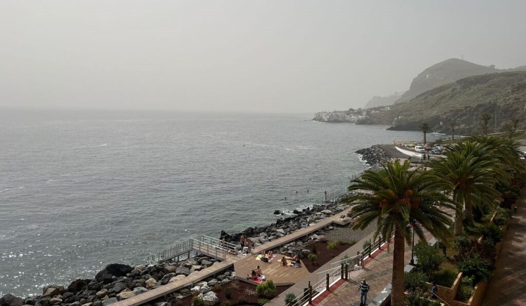 Canarias amanece con calima y termómetros en los 29 grados: ¿dónde notarán más el polvo y el calor?